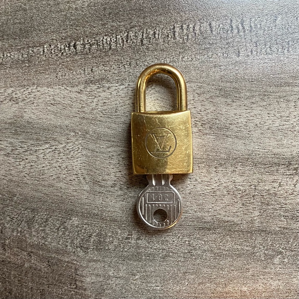 Louis Vuitton Lock & Key # 201